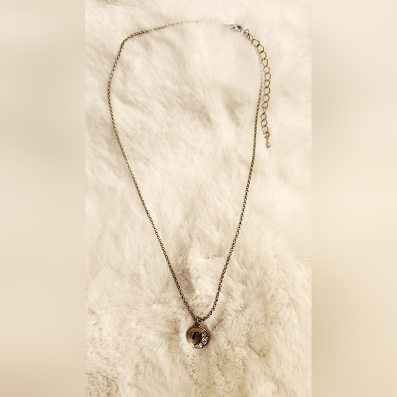 NWOT Lia Sophia "R" initial necklace - Picture 6 of 6